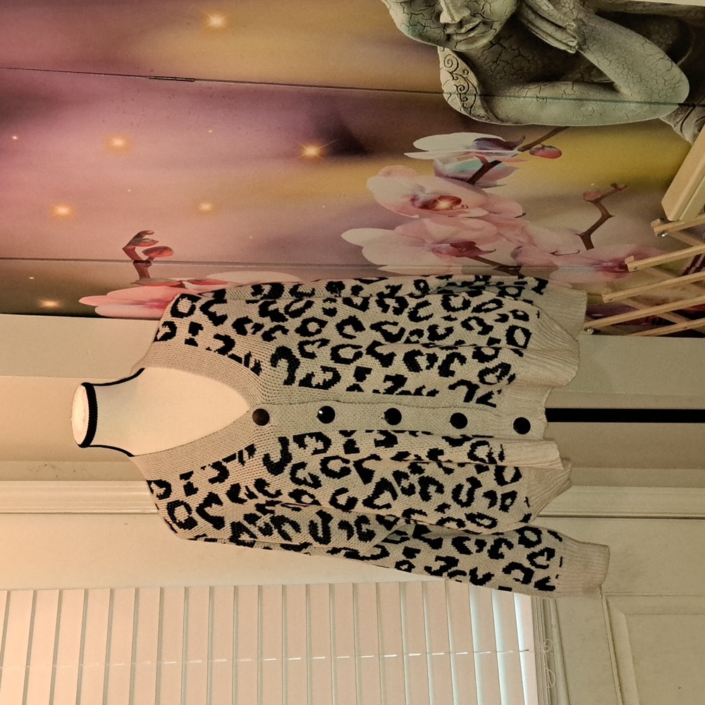 NWT OVERSIZE CARDIGAN